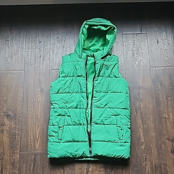 Amazon Essentials Other - Green 💚 puffer vest with hood